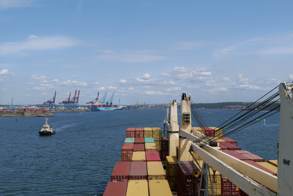 Fartyg anlöper till Göteborgs hamn