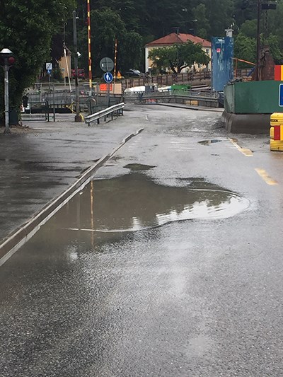 Asfaltering behöver göras på del av Slussgatan. Foto: Christer Westergren Asfaltering behöver göras på del av Slussgatan