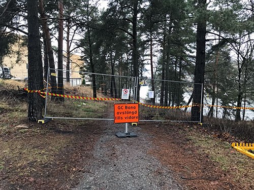 Gång och cykelväg avstängd på grund av sjunkhål. Foto Sjöfartsverket Gång och cykelväg avstängd.