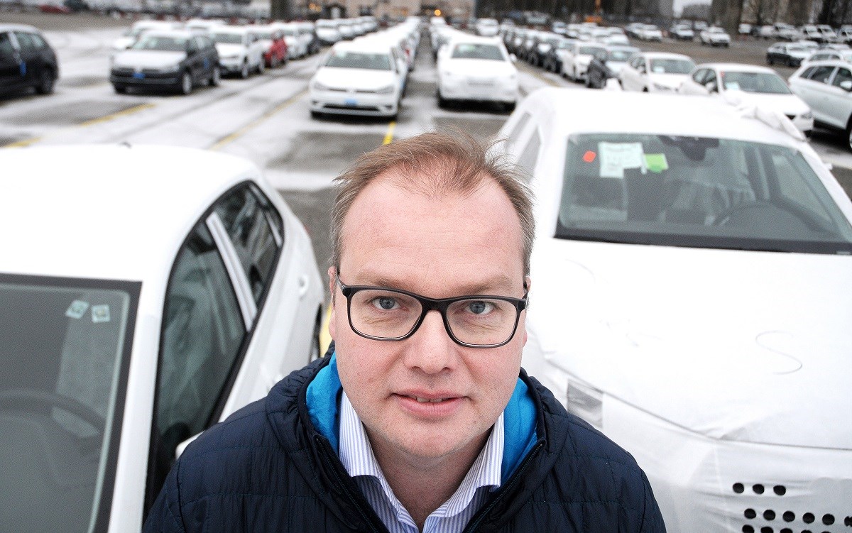 Går Sverige bra strömmar bilarna igenom hamnen. Man kan nästan känna vilken konjunktur som råder, säger Robert Tingvall, vd för Södertälje hamn. Foto: Agne Hörnestig Robert Tingvall, VD Södertälje Hamn.