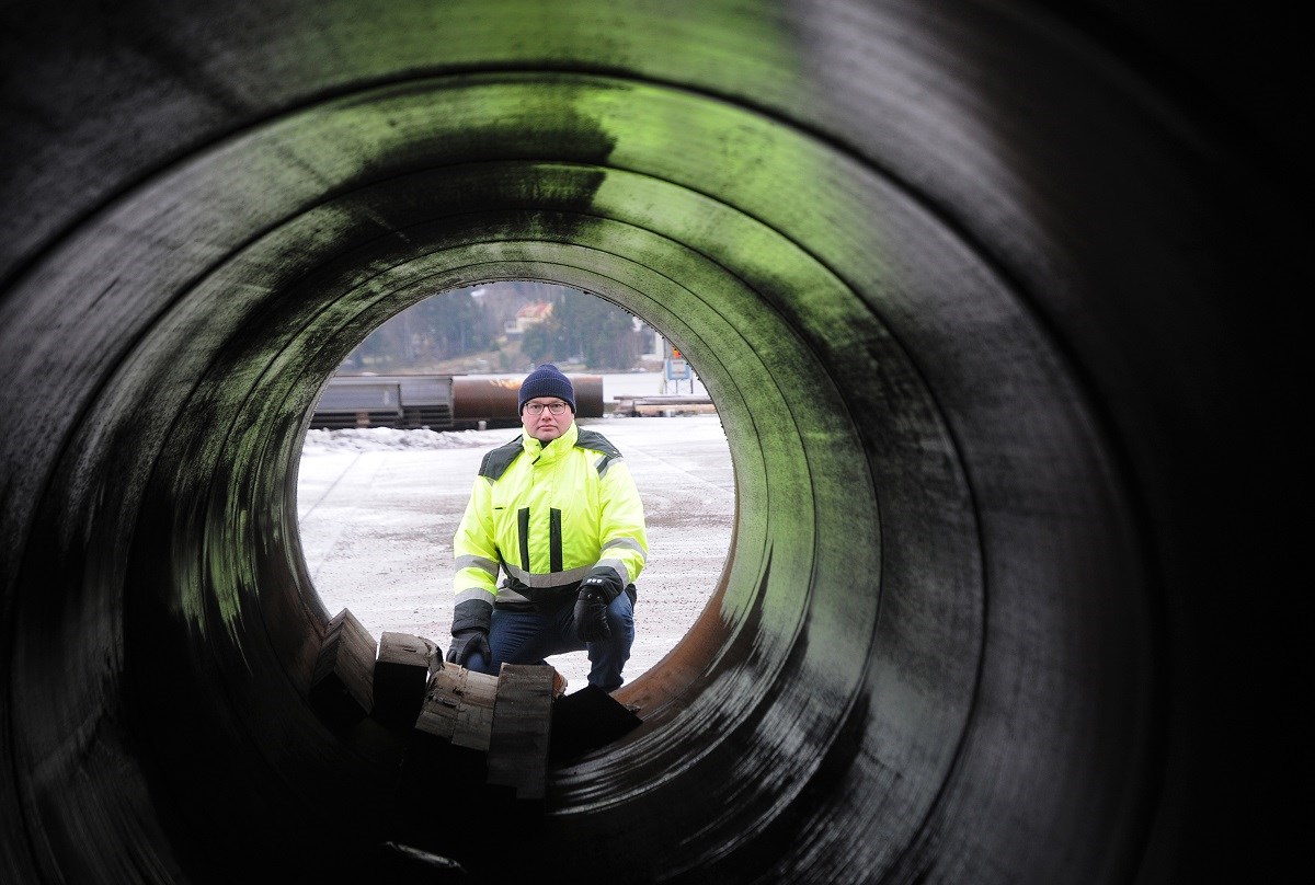 Robert Tingvall har fullt fokus på verksamheten: -Vi har många ben att stå på med bilar, bulkgods, stål, betong, flytande bränsle och containertrafik, säger han. VD Robert Tingvall har fullt fokus på verksamheten.