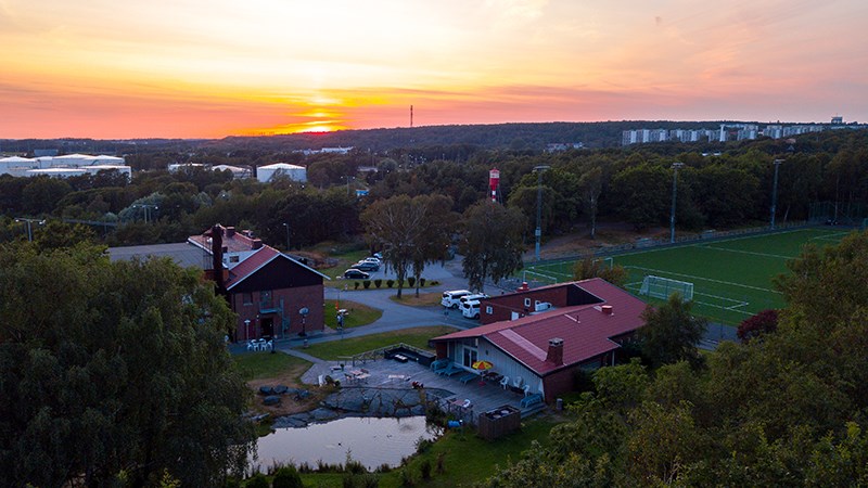 A drone shot of Rosenhill Seamen´s Center in the sunset.