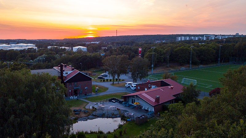 Foto: Joacim Zehlin A drone shot of Rosenhill Seamen´s Center in the sunset.