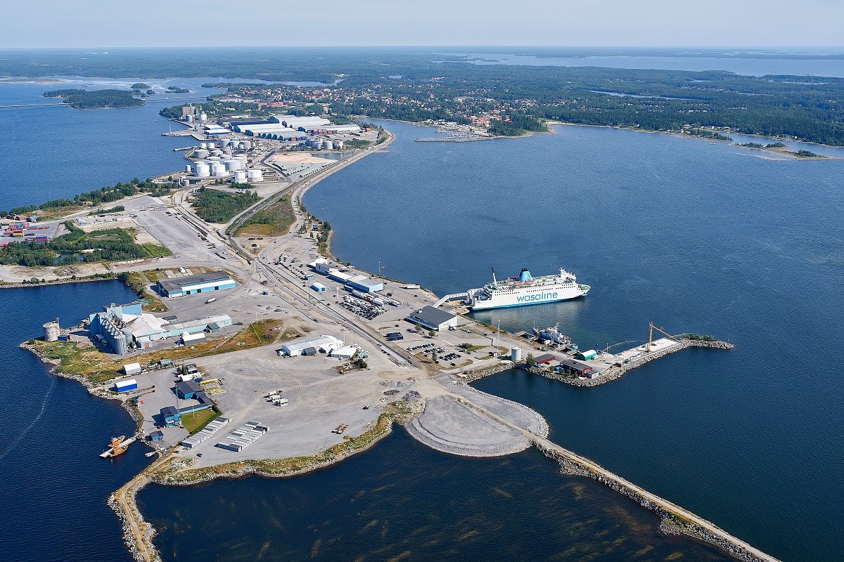 The Port of Umeå, where the old ferry on the Umeå-Vaasa route, Wasa Express, waits for her departure time. Photo: Patrick Trägårdh