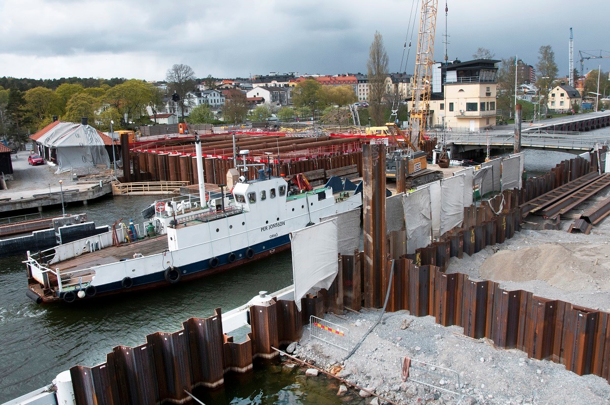 Arbetsfartyg i slussen. Bilden tagen vid tidigare tillfälle. Foto: Agne Hörnestig Arbetsfartyg i slussen.