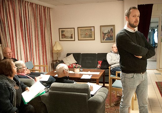 Vid informationsmötet medverkade Johan Wahlström, projektledare, stående och John Sternbeck, delprojektledare miljö inom Landsortsfarleden, sittande bakom. Foto: Agne Hörnestig Projektledare Johan Wahlström