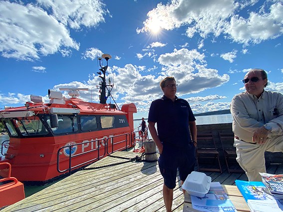 Båtmännen Mats Hedlund och Lars Stoltz från Sjöfartsverket. Foto: Emma Cedergren Båtmännen Mats Hedlund och Lars Stoltz från Sjöfartsverket.