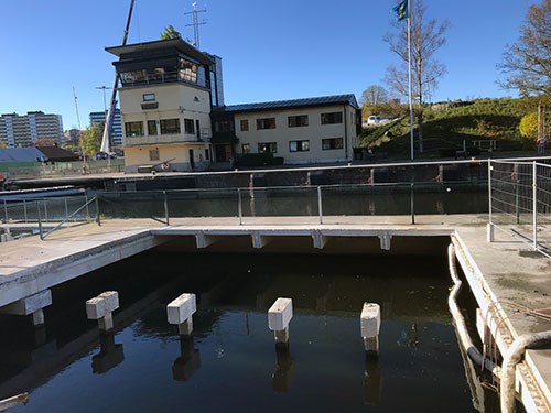 Provspont nedanför slusskontoret. Foto: Sjöfartsverket Provspont nedanför slusskontoret