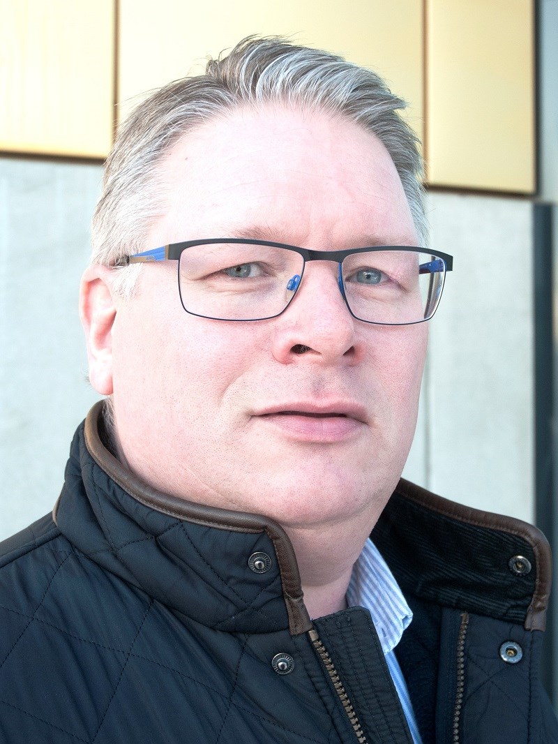 Henrik Vuorinen, VD för Luleå Hamn AB. Foto: Agne Hörnestig Porträtt av Henrik Vuorinen, hans tår ute och ser in i kameran.