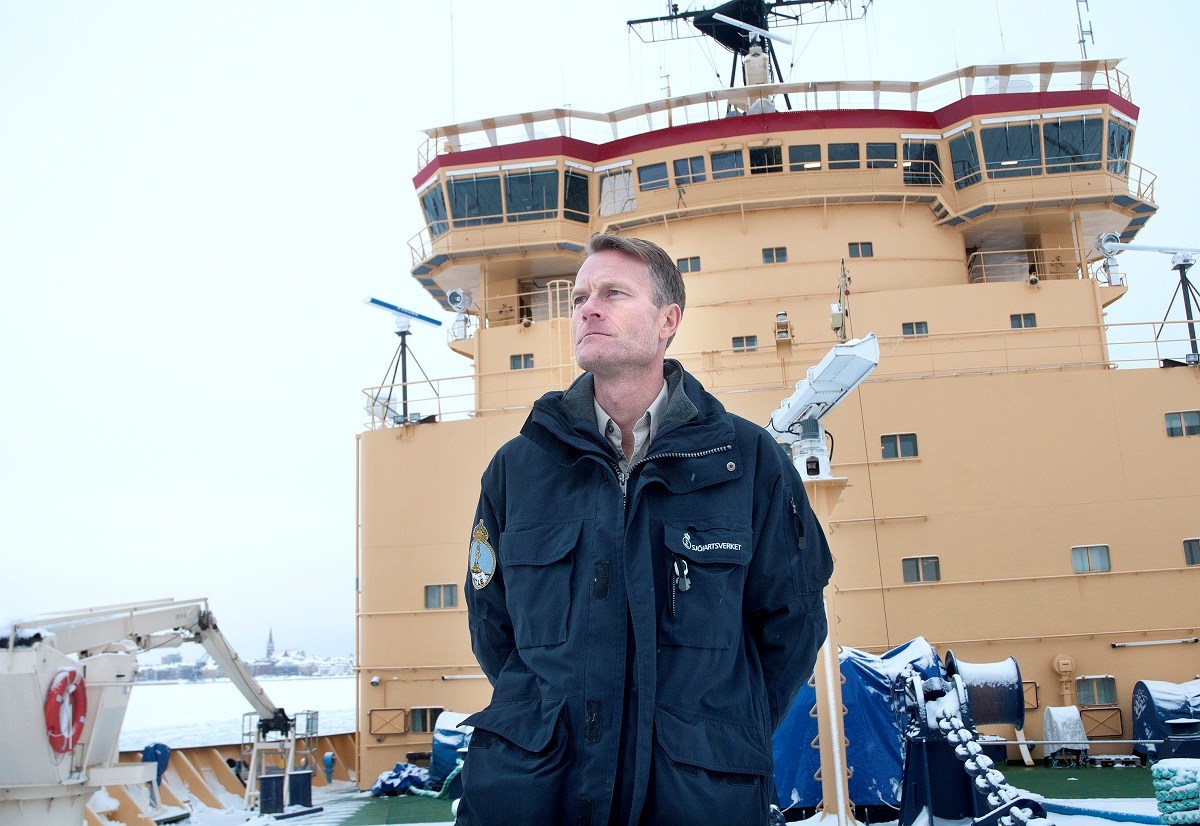 Karl Herlin har varit kapten i tio år på Atle. Här i Luleå som är hemmahamn med domkyrkan i bakgrunden. Foto: Agne Hörnestig Karl Herlin har varit kapten i tio år på Atle. Här i Luleå som är hemmahamn med domkyrkan i bakgrunden.