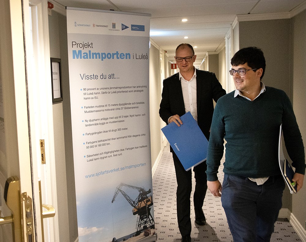 Full fart i korridoren där de tre ”samtalsrummen” låg för Malmporten, Skandiaporten och Landsortsfarleden. Full fart i korridoren där de tre ”samtalsrummen” låg för Malmporten, Skandiaporten och Landsortsfarleden.