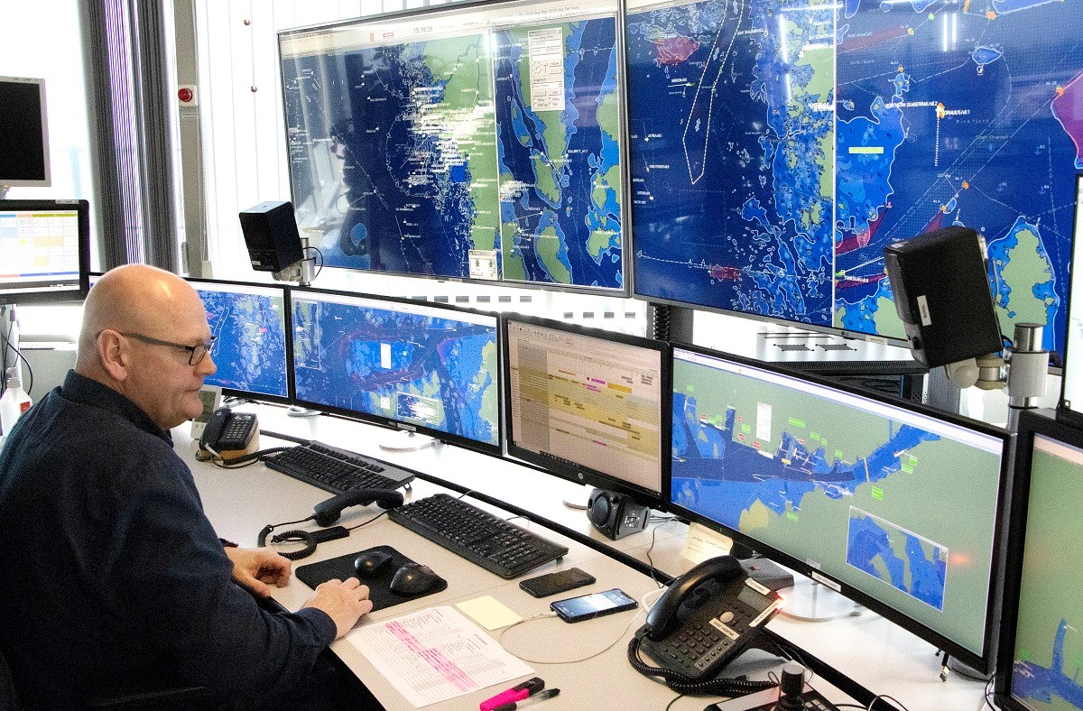 Peter Hellberg jobbar som VTS-operatör, Vessel Traffic Service, vid Gothenburg Approach.