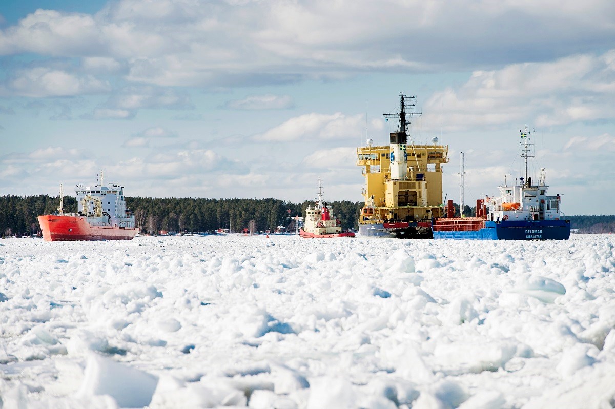 Isen tornar upp sig i Luleå hamn. Isreducering skulle ge både miljömässiga- såväl som tidsmässiga vinster. Foto: Luleå hamn.