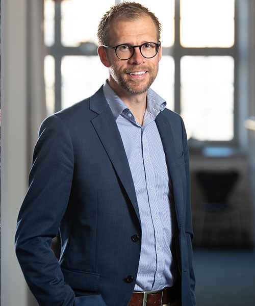 Mattias Hyllert, Direktör för sjö- och flygräddningen. Personporträtt på Mattias Hyllert