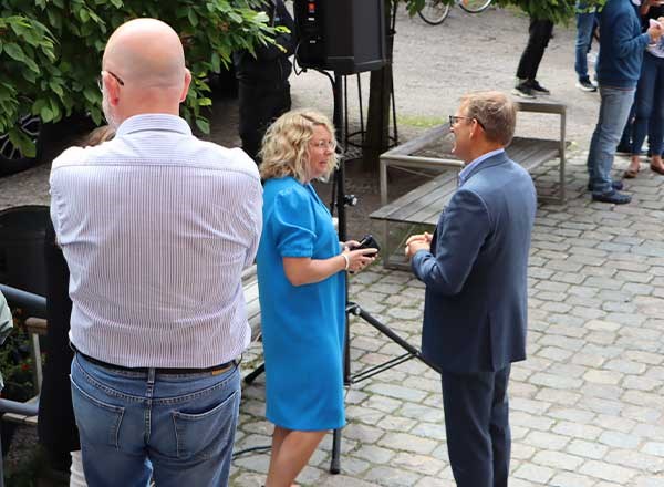 Erik, ny GD, hälsas välkommen.