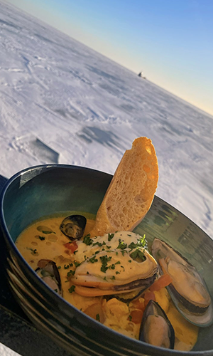Skaldjurssoppa på isbrytare
