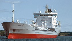 Dagens Mälarmax för tankfartyg är 5.800 ton bränsle, vilket motsvarar cirka 200 tankbilar. Foto: Tärntank Dagens Mälarmax för tankfartyg är 5.800 ton bränsle, vilket motsvarar cirka 200 tankbilar. Foto: Tärntank