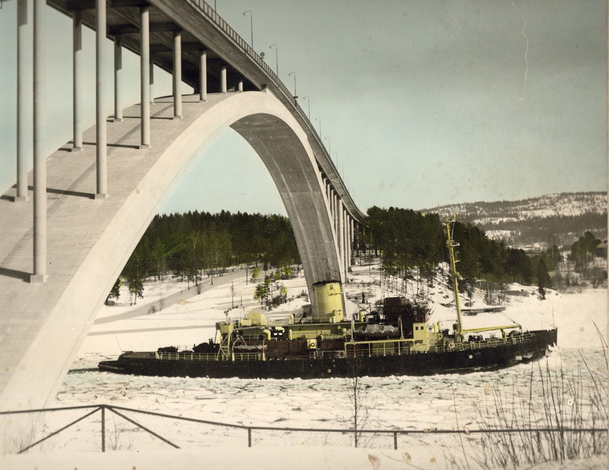 Isbrytaren Ymer I. Den äldre isbrytaren Ymer.