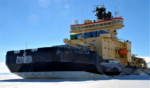 Icebreaker Oden in the ice.