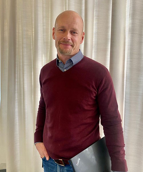 Patrik Frick, projektledare för Nya isbrytare på Sjöfartsverket. Patrik frick med gardiner i bakgrunden