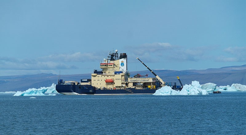 Bild på oden som bryter is en varmare vinterdag