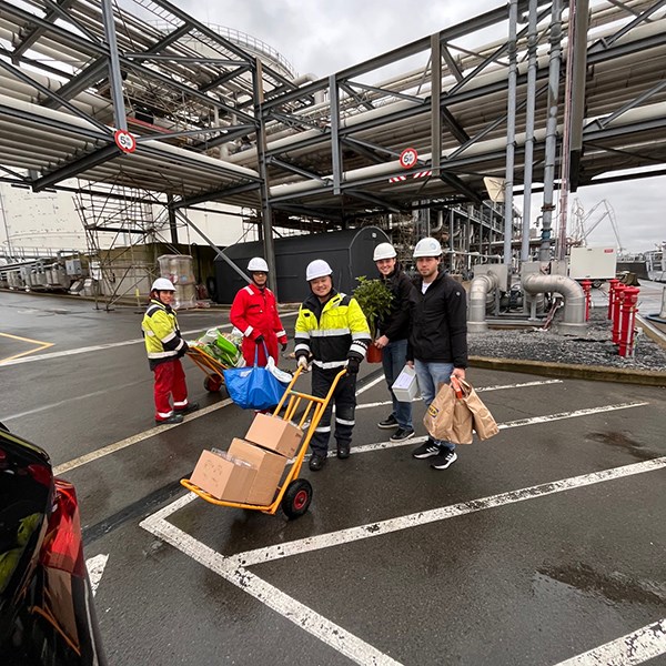 Five persons ready to carry on board purchased goods