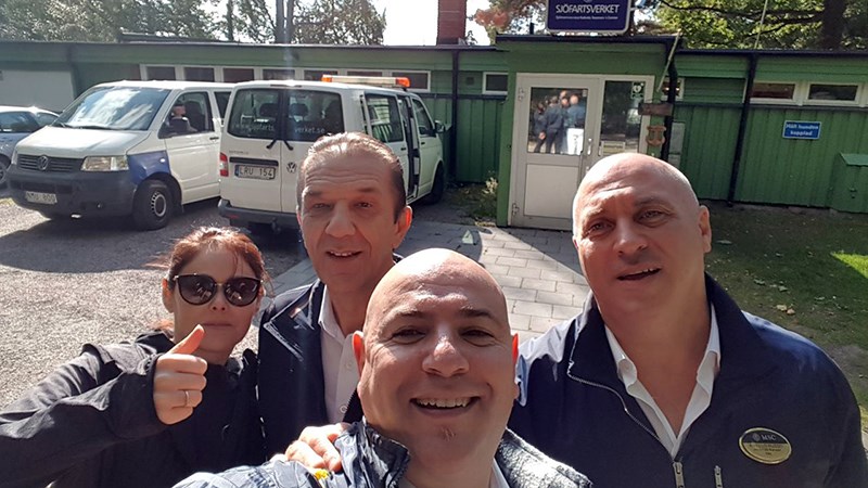 Four seafarers taking a groupie outside of Kaknäs Seamen´s center.