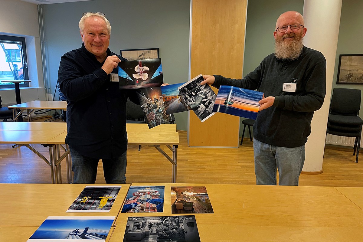 The Norwegian jury holds the winning photos