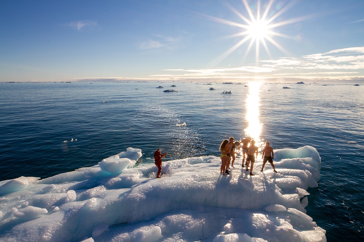 Delar av besättning ska ta ett dopp i polarvatten
