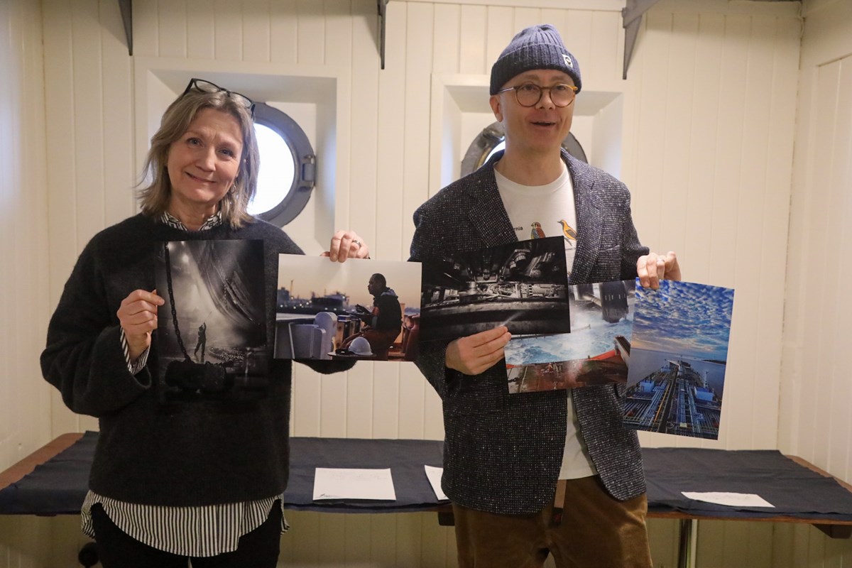 The jury holding the winning photos