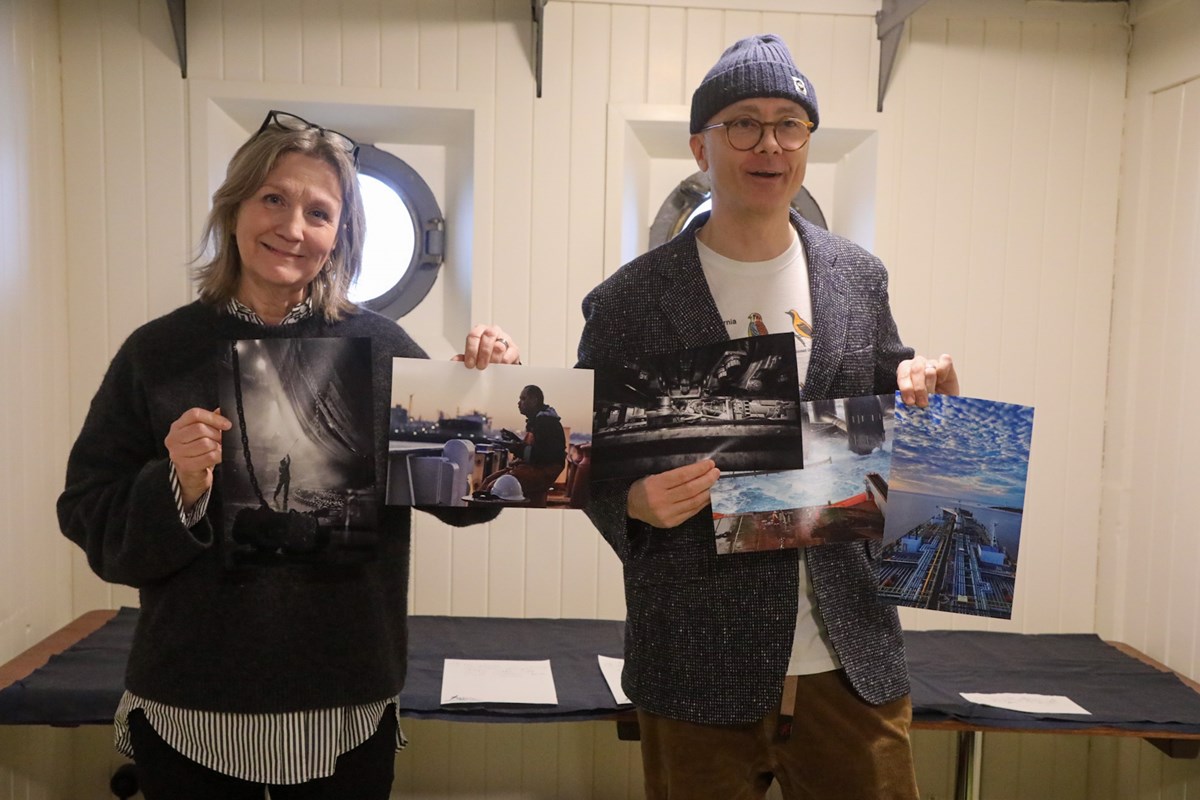 Juryn i fototävlingen för sjöfolk presenterar vinnarbilderna.
