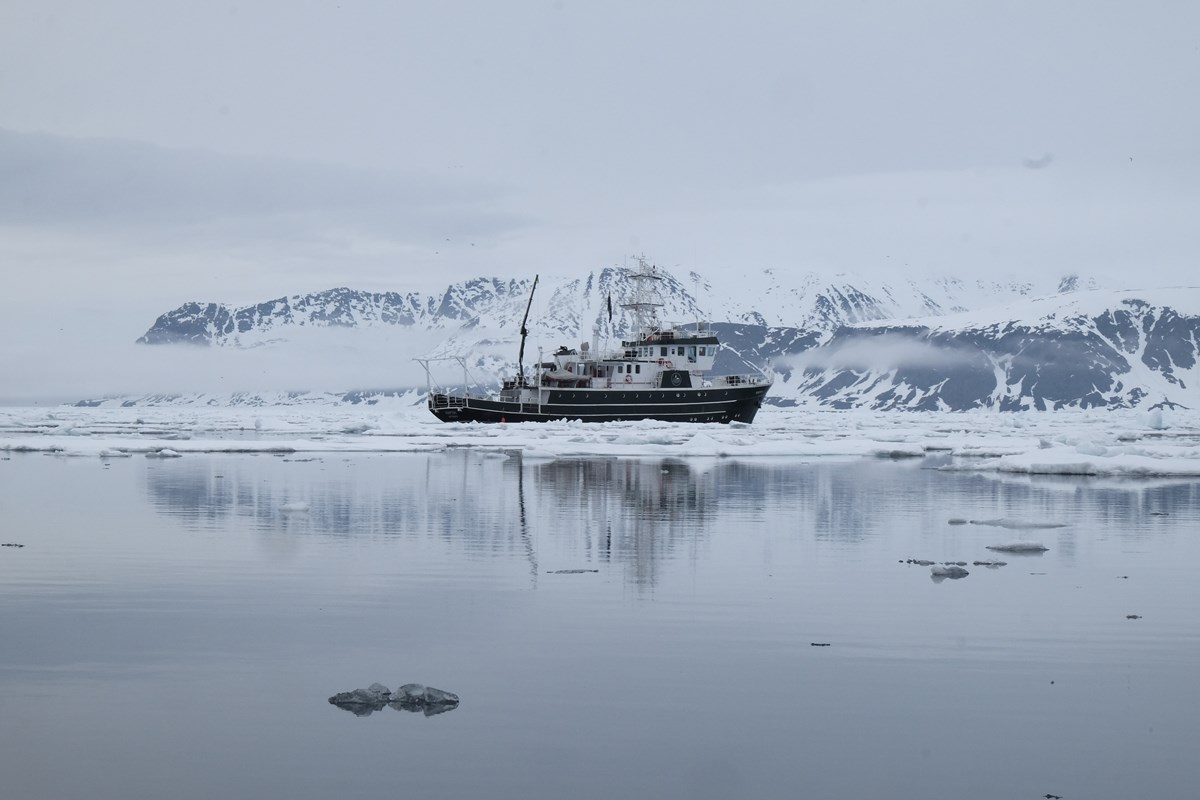 Polarexpeditionsfartyg i ishav.