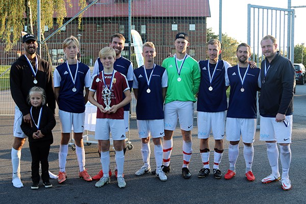 Fotbollsspelare står uppställda