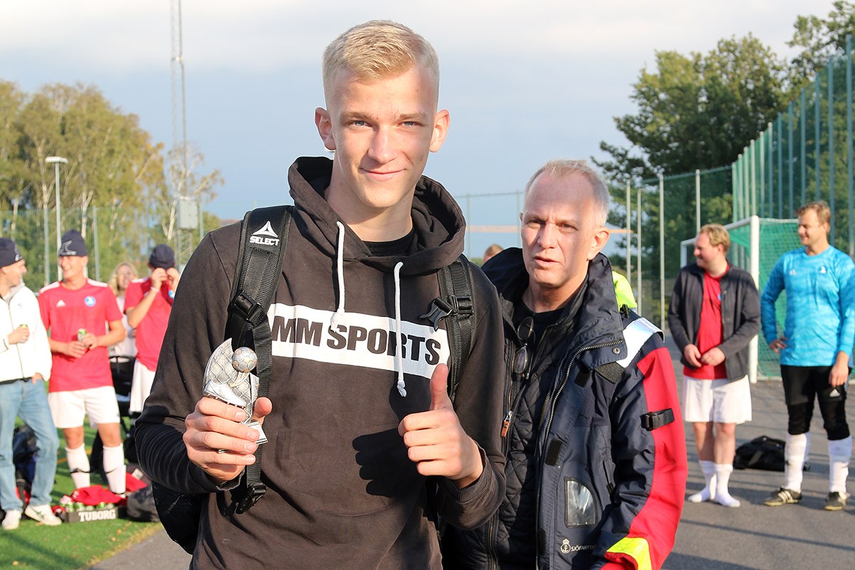 Fotbollsspelare med Allstar-team pokal