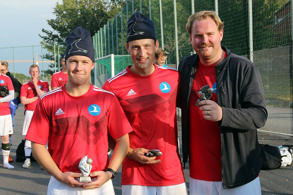 Tre spelare med Allstar-team pokaler