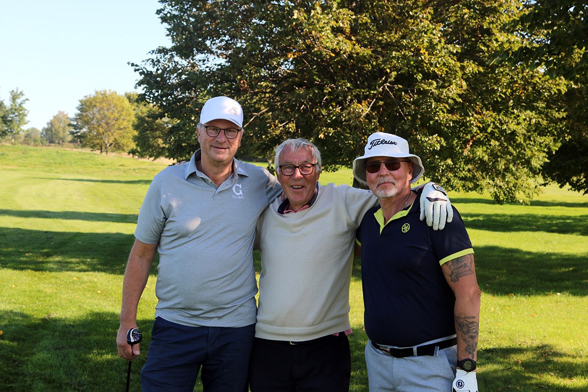 Tre golfare i rad